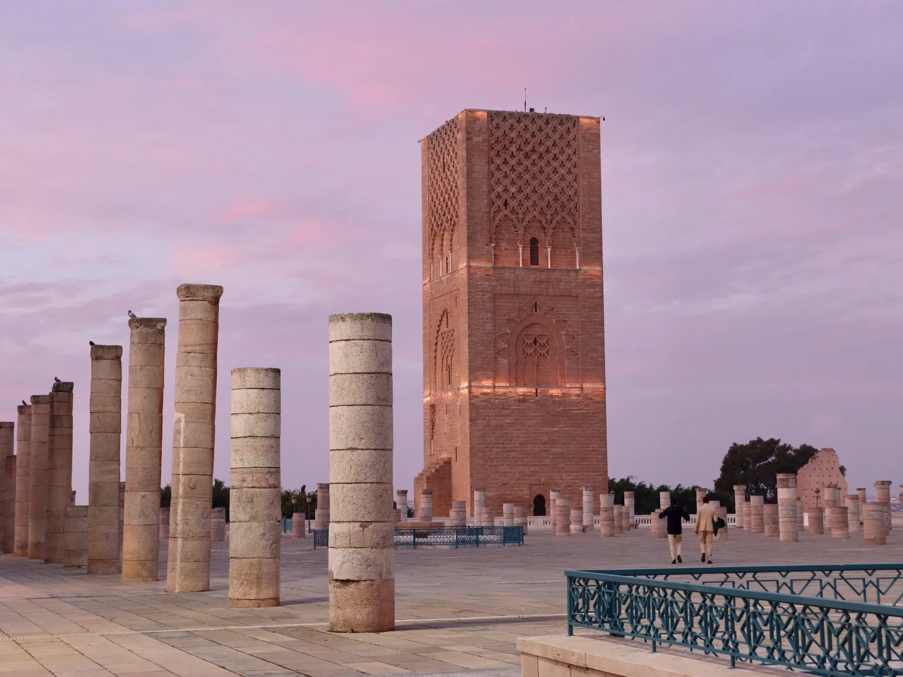 Tour Hassan à Rabat au coucher du soleil